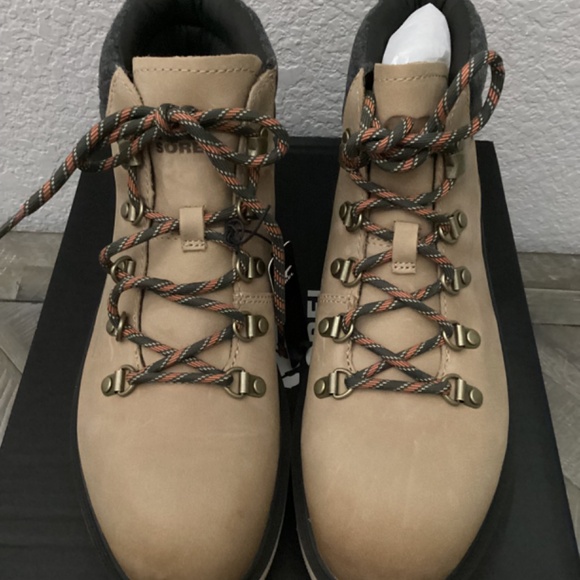 SOREL Women's Hi-Line Lace-Up Cozy Hiker Booties, size 9 - Picture 2 of 10